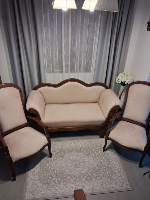 Vând canapea cu 2 scaune