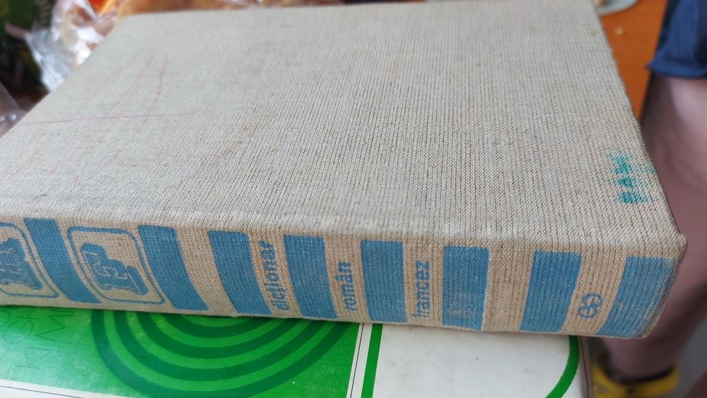 Dicționar roman francez