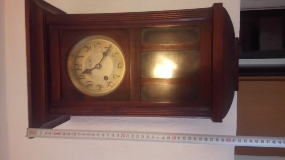 Старинен стенен часовник