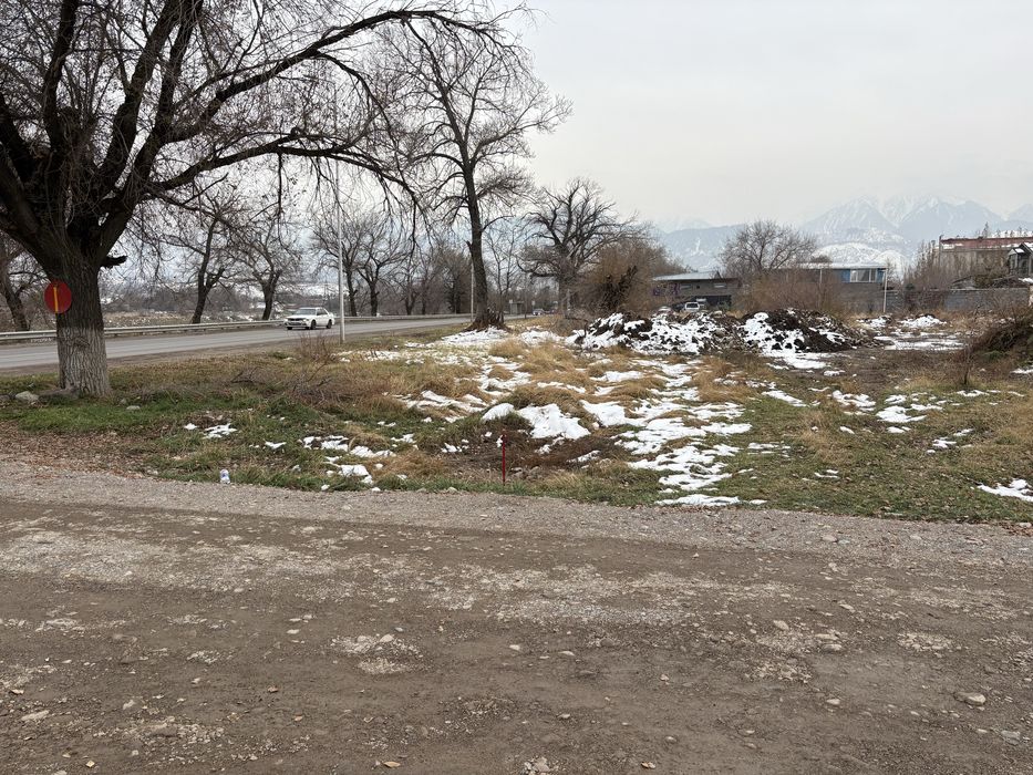 Участок — 6 соток (у трассы)