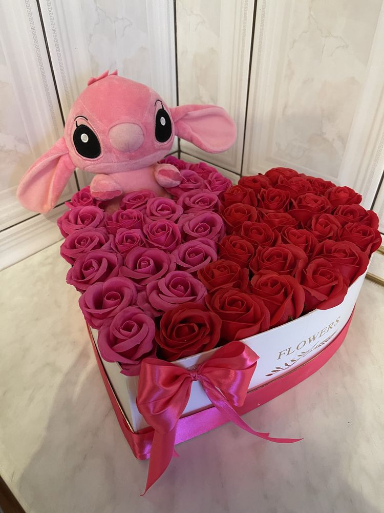 Cutie stich și trandafiri