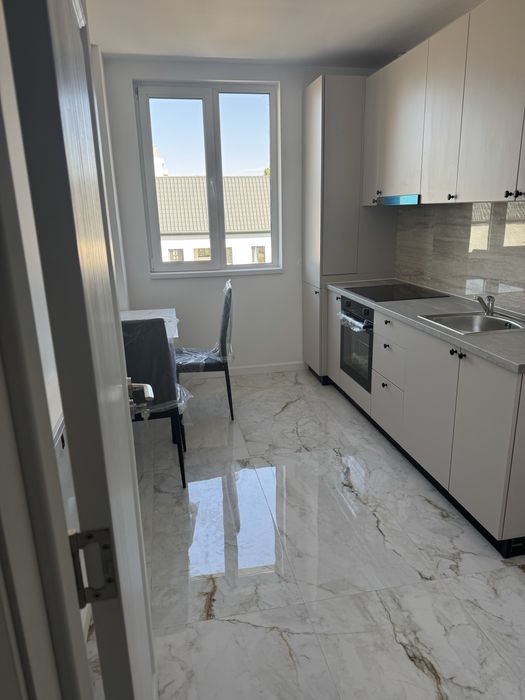Inchiriez apartament 3 camere Titan Auchan