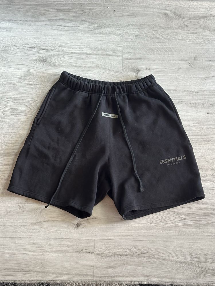essentials shorts black. Размер L