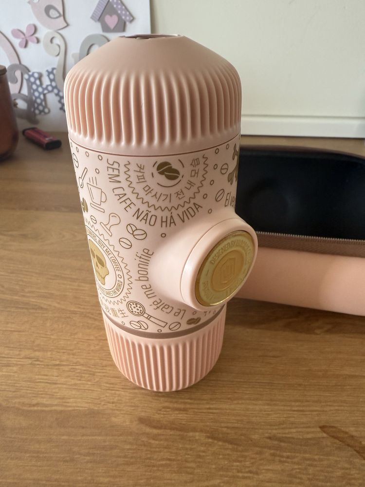 Преносима кафемашина – Wacaco Nanopresso DARK SOULS PINK + КАЛЪФ