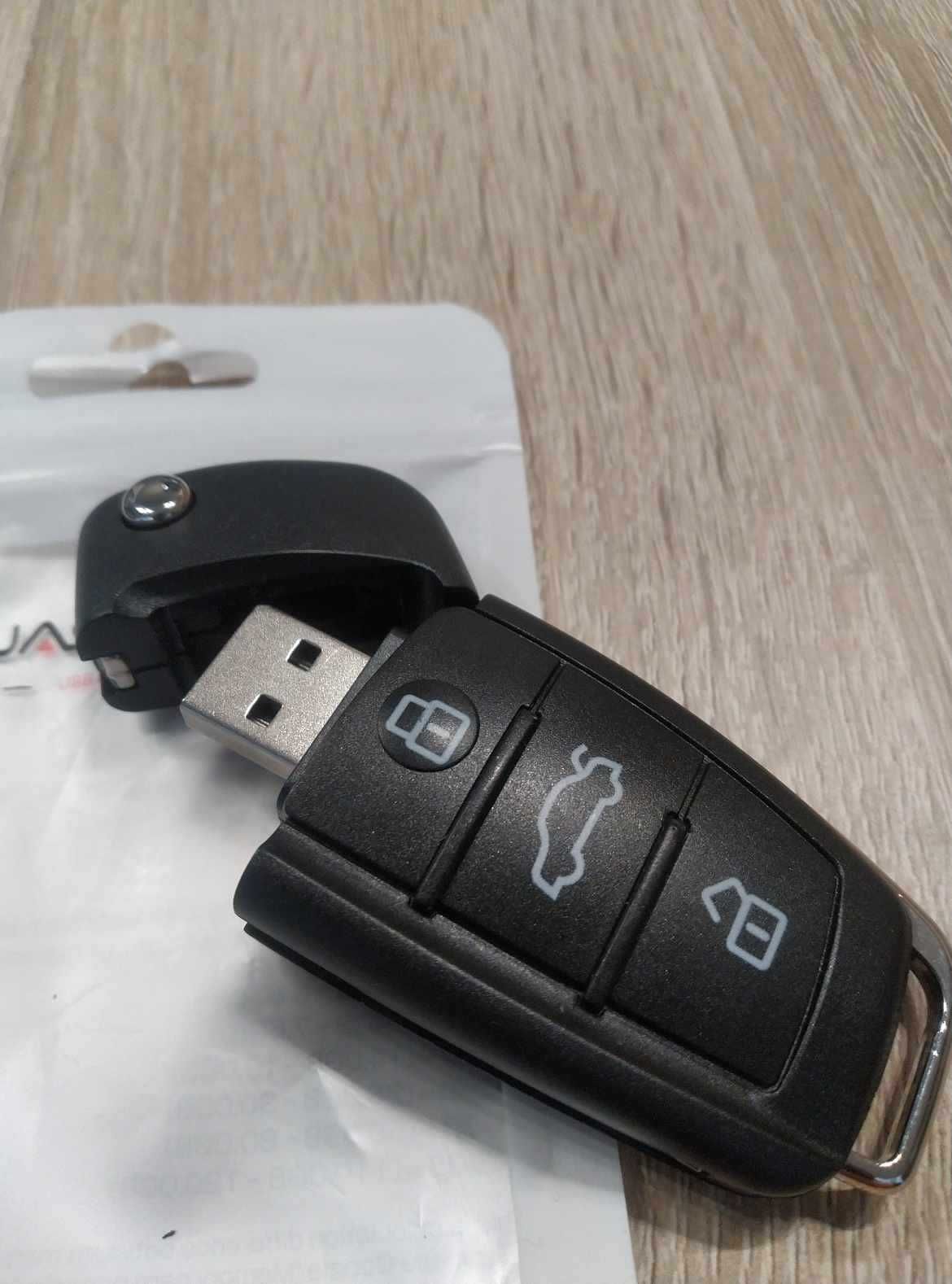флашка с форма на авто ключ, флаш памет с USB 2.0, банкова карта 32 GB