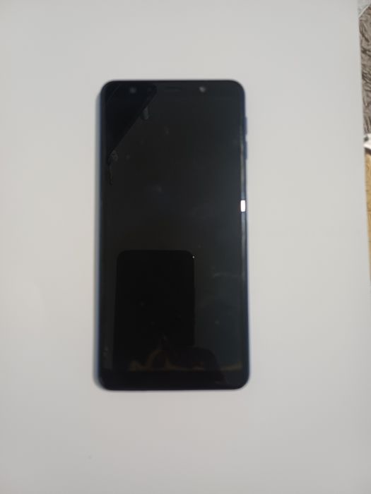 Samsung Galaxy A7 2018 cu displayul spart. Placa este ok