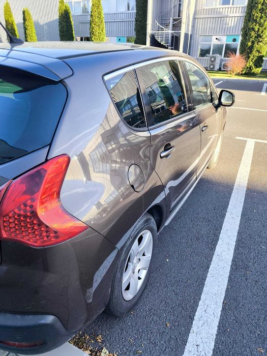VÂND: PEUGEOT 3008 hybrid,
MOTOR 2000 cc ;Putere 200 CP
Fara accidente