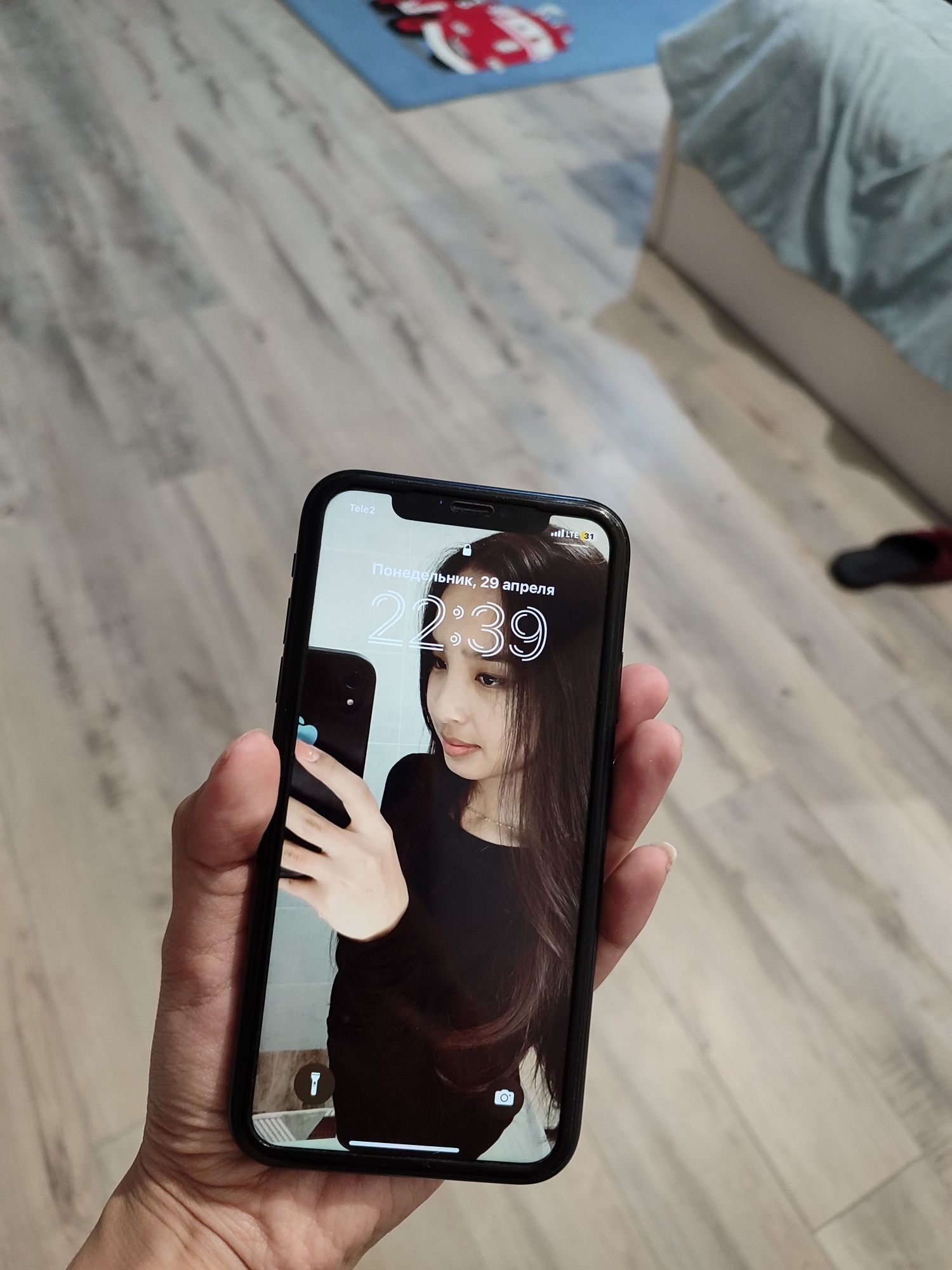 Продаю сотку iphone xr