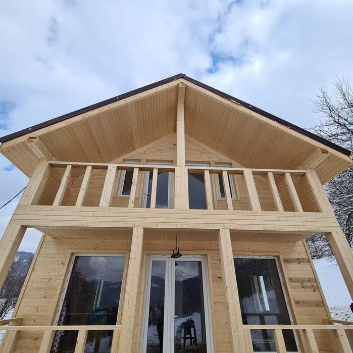 Vând cabană din lemn