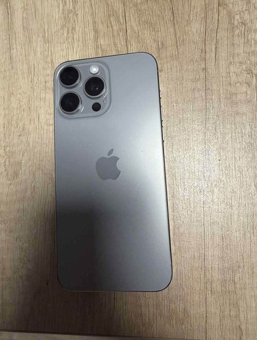 Vând iPhone 15 pro max