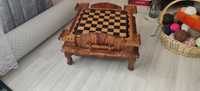 Продам шахматный столик из дерева.