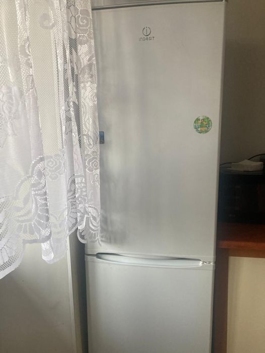 Холодильник Indesit