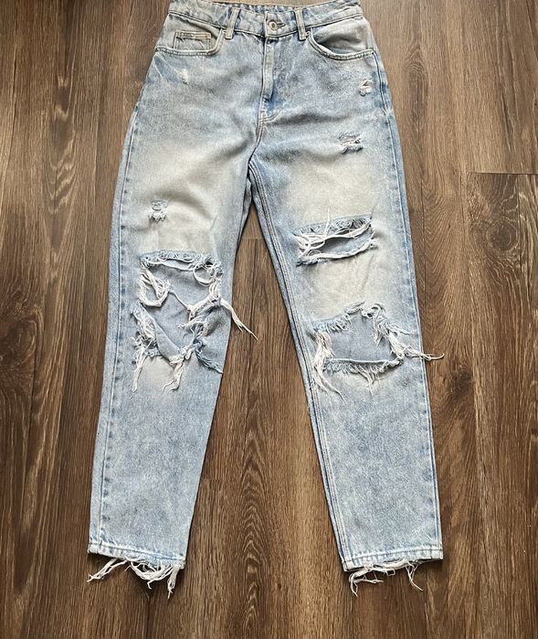 Blugi Bershka albastru deschis
