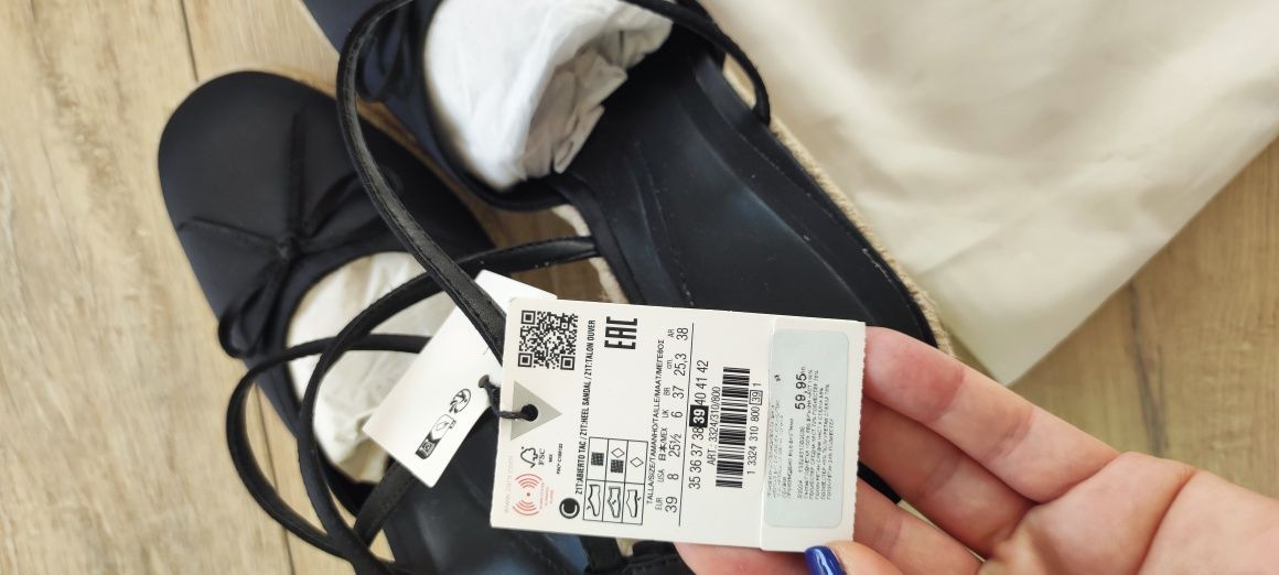 Обувки Zara на платформа номер 39(отговоря на 38)