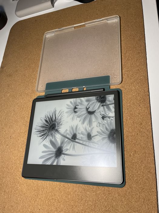 Kindle scribe 1st edition 10.2" Paper White Display at 300 ppi