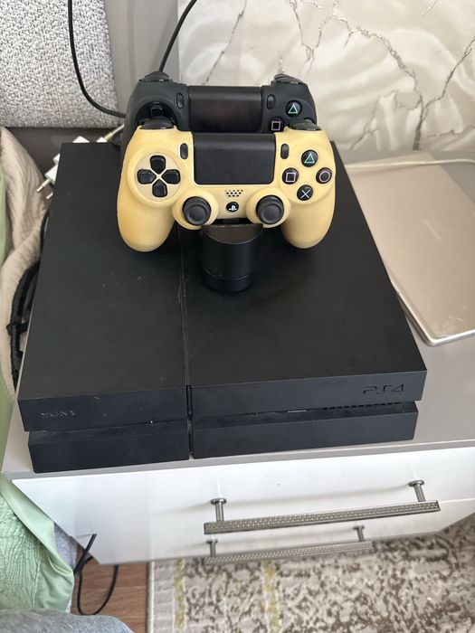 PS 4 игровая приставка.