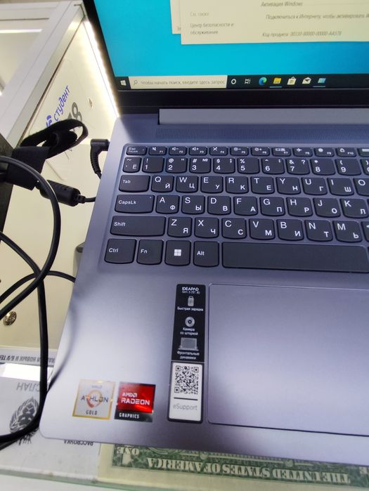 Ноутбук Lenovo 8/256ssd состояние отличное зарядка сумка