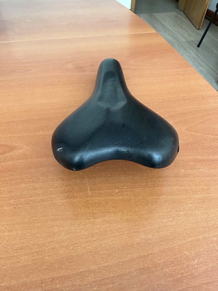 Седалки Selle Italia новa и Rockrider, грипове нови два модела