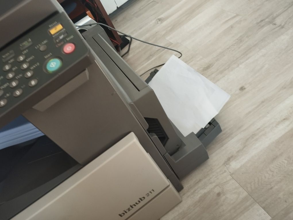 Продавам копирна машина със скенер Konica Minolta bizhub 211
