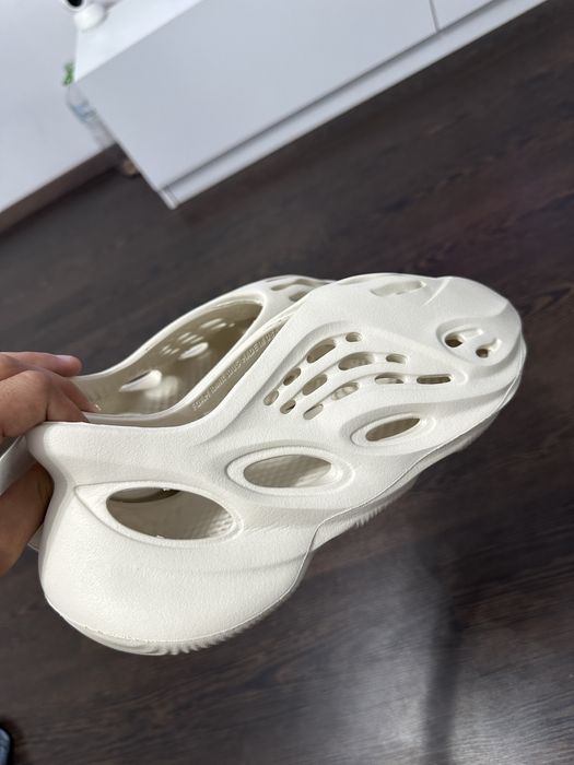 adidas Yeezy Foam RNNR Ararat