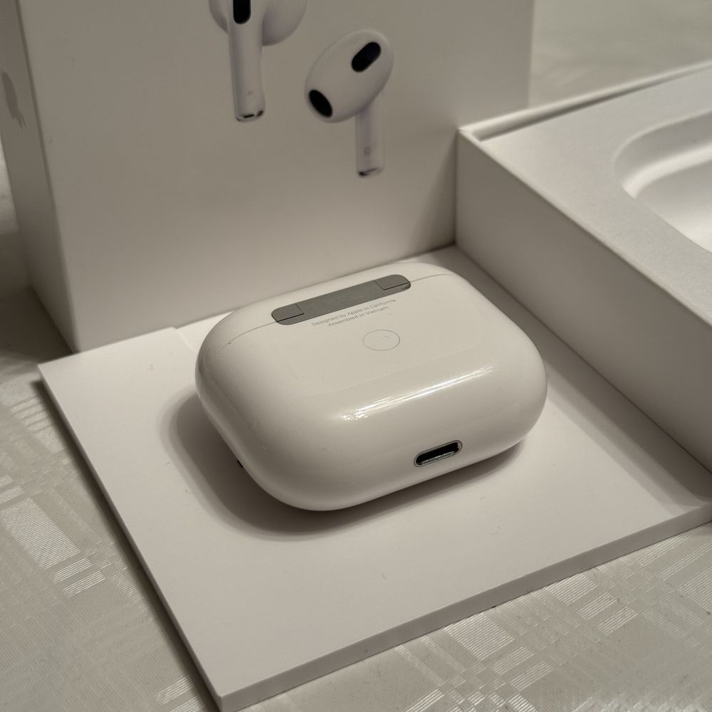 AirPods 3 почти новый