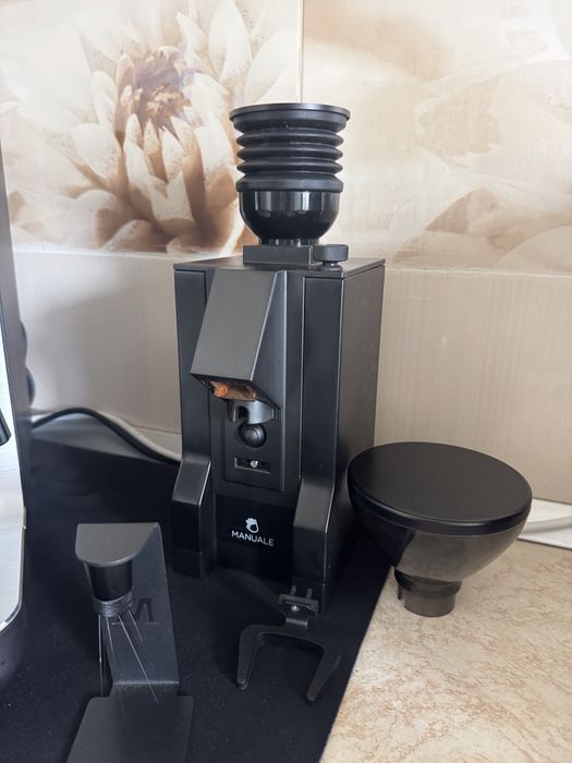 Espressor de cafea Smeg emc02 + Eureka mignon manuale
