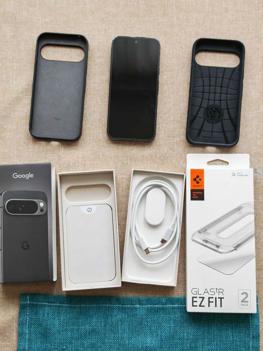 Google Pixel 9 Pro 256GB 16GB Obsidian  - използван 6 месеца с бонуси.