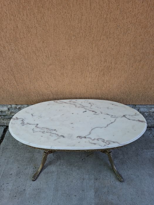 Măsuță din bronz, blat din marmură