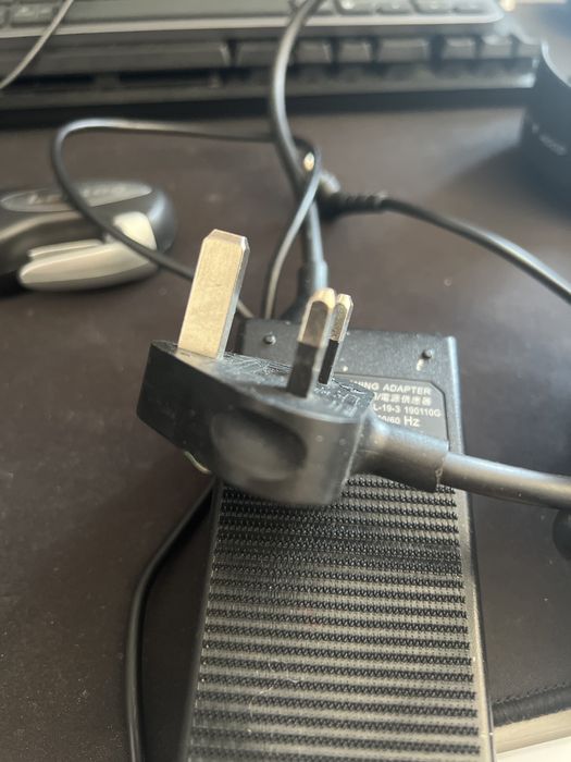 Incarcator monitor LG 19V/5.79A)