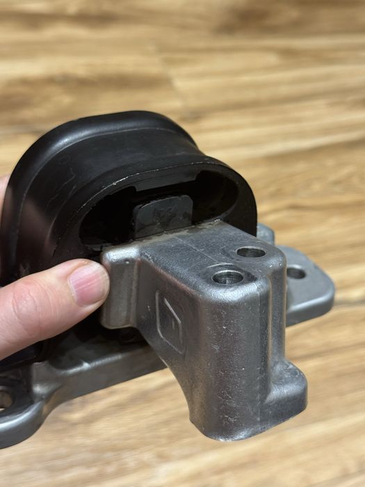 Усиленная подушка двигателя LADA Vesta 1.8