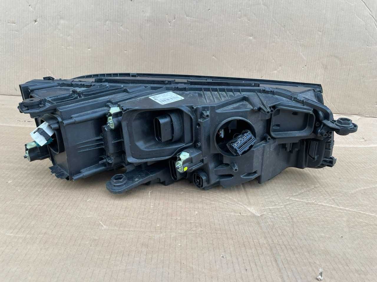 Ляв фар VW Touareg CR7 - IQ LIGHT | 2023