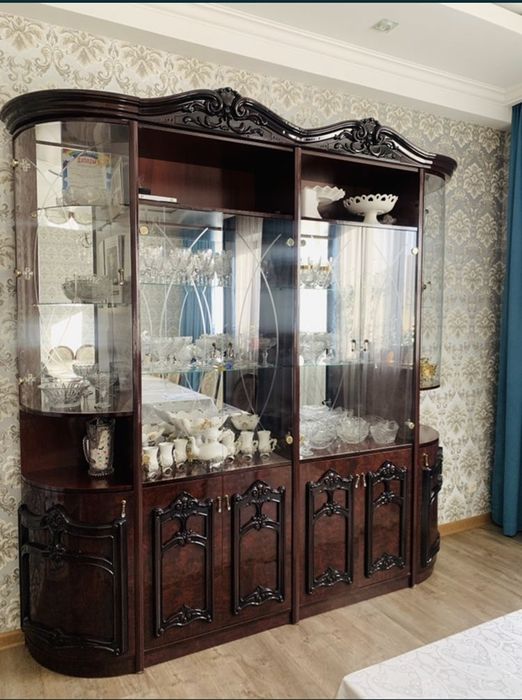Горка ( сервант ) в гостиную