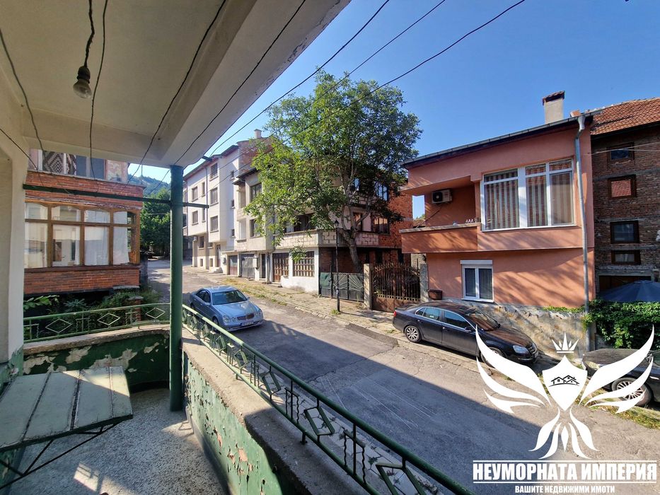 Под наем тристаен апартамент 90кв. 1ет. гр.Асеновград Жорж Махала