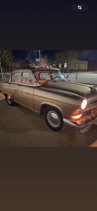 Машина Волга -21 на ходу