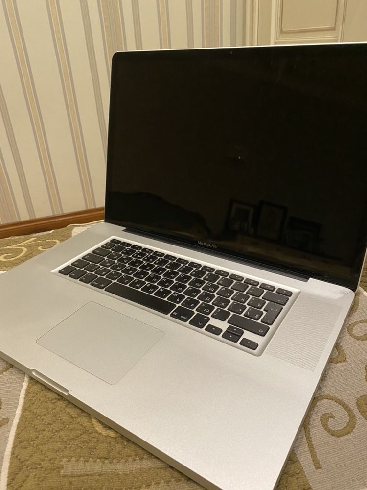 Macbook pro 17 inch late 2011