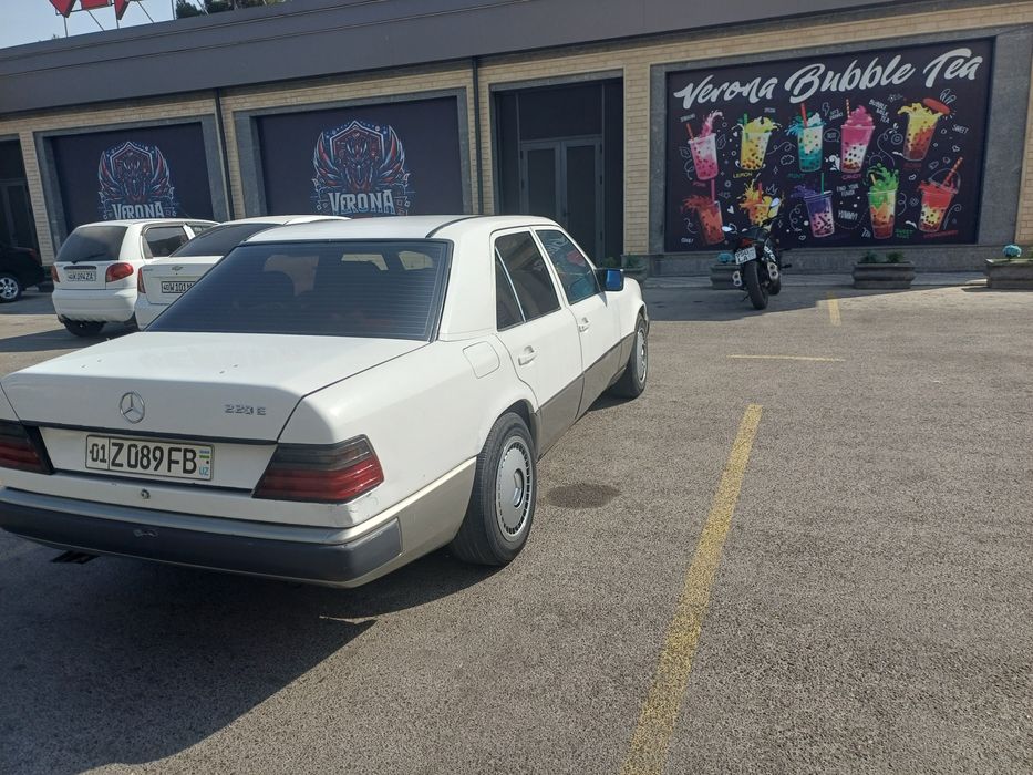 Продаю машину мерседес