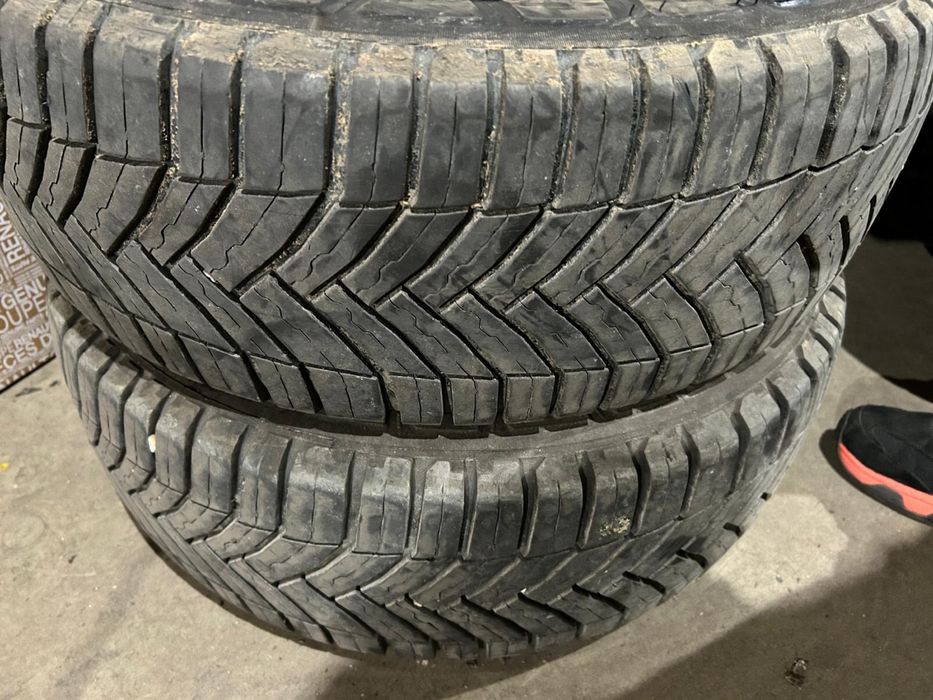 Cauciucuri C in stare f buna