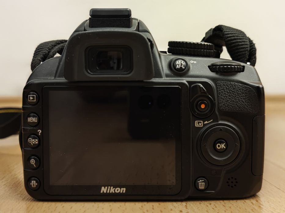 Nikon D3100 + обектив Nikkor 18-105