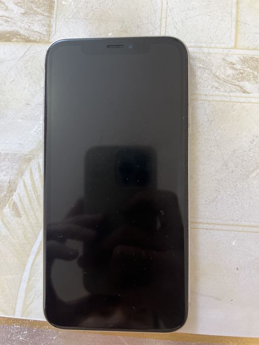 Айфон xr белого цвета 128 гб состояние батарей 80 %