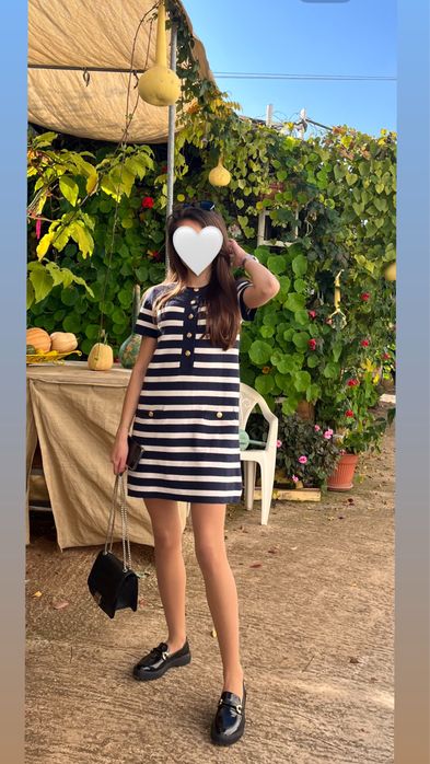 Дамска рокля Zara, размер С. Роклята е плътна и става за пролет/есен.