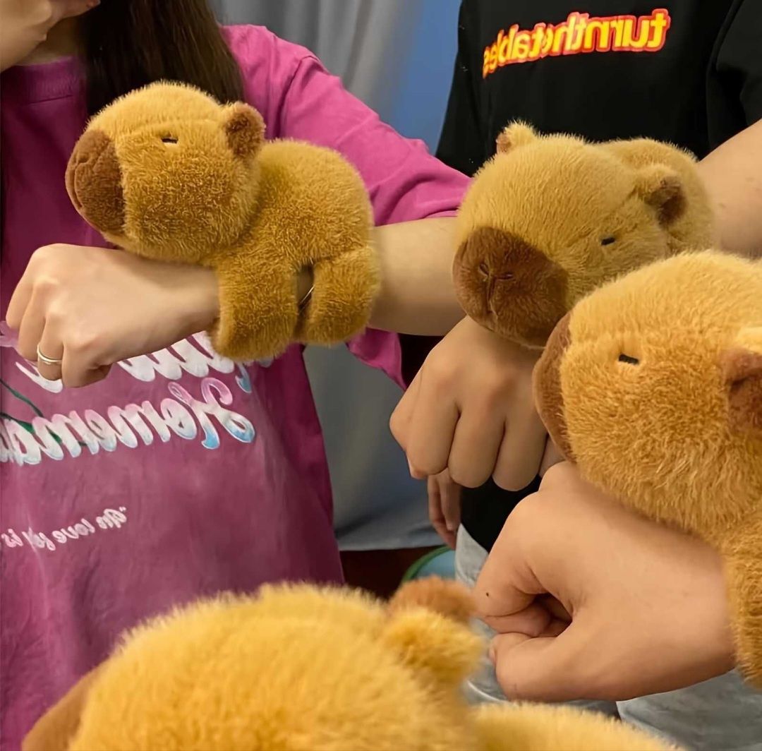 Плюшена играчка Капибара гривна