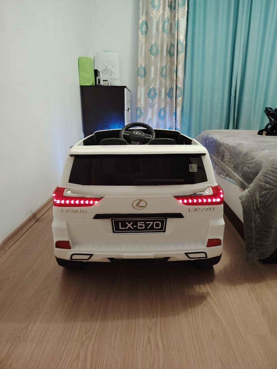 Продам детскую электрическую автомагину