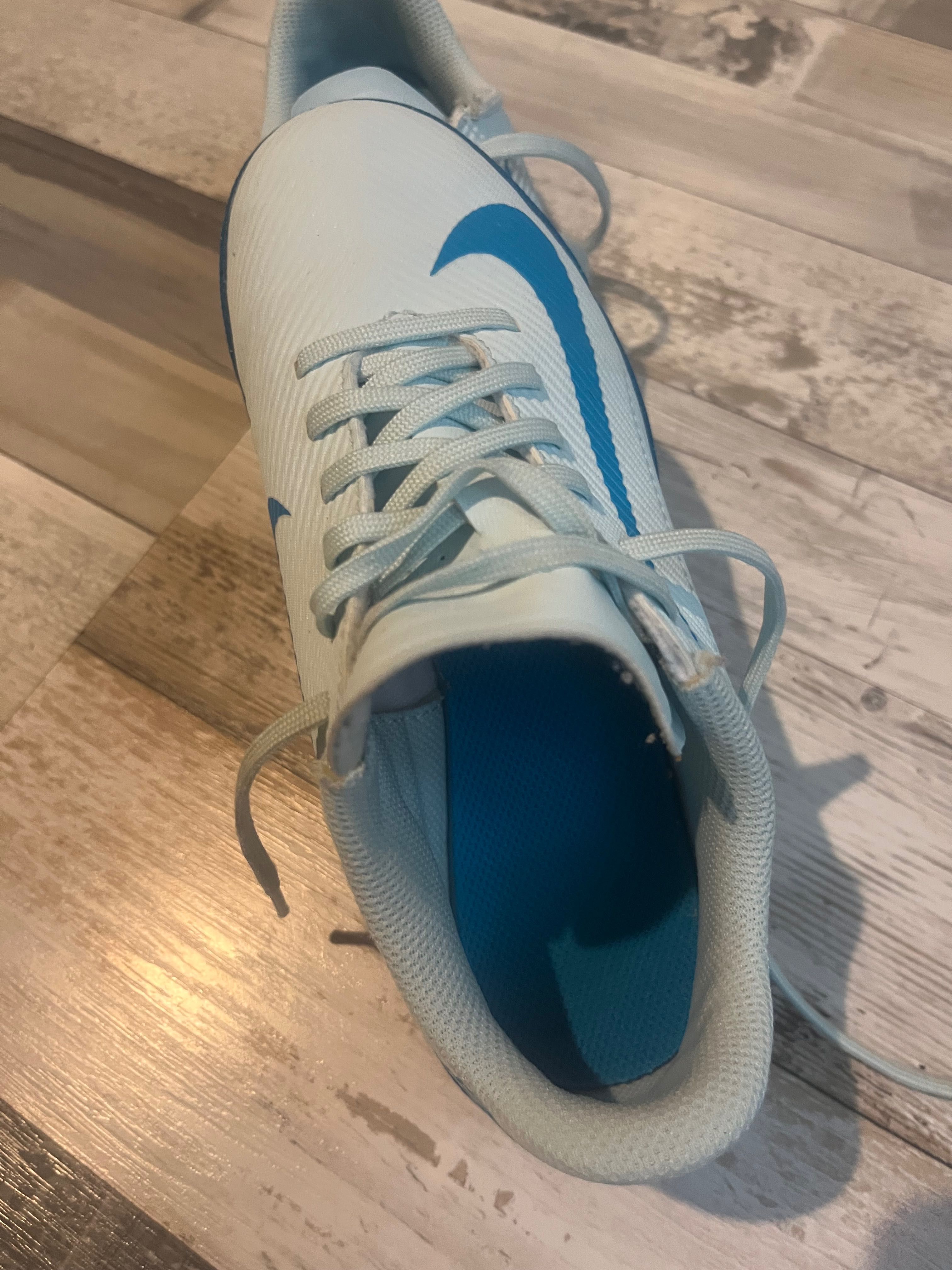 Nike детски футболни стоножки