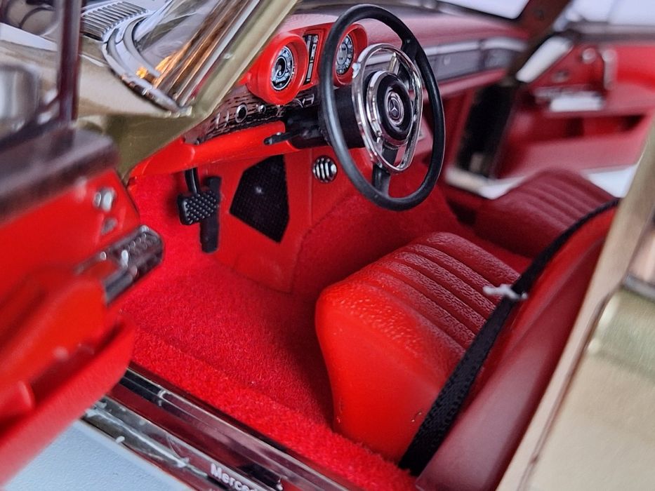 Mercedes S600 Pullman 1/18 Kengfai