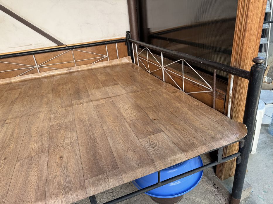 Продается металлический топчан (сўри)