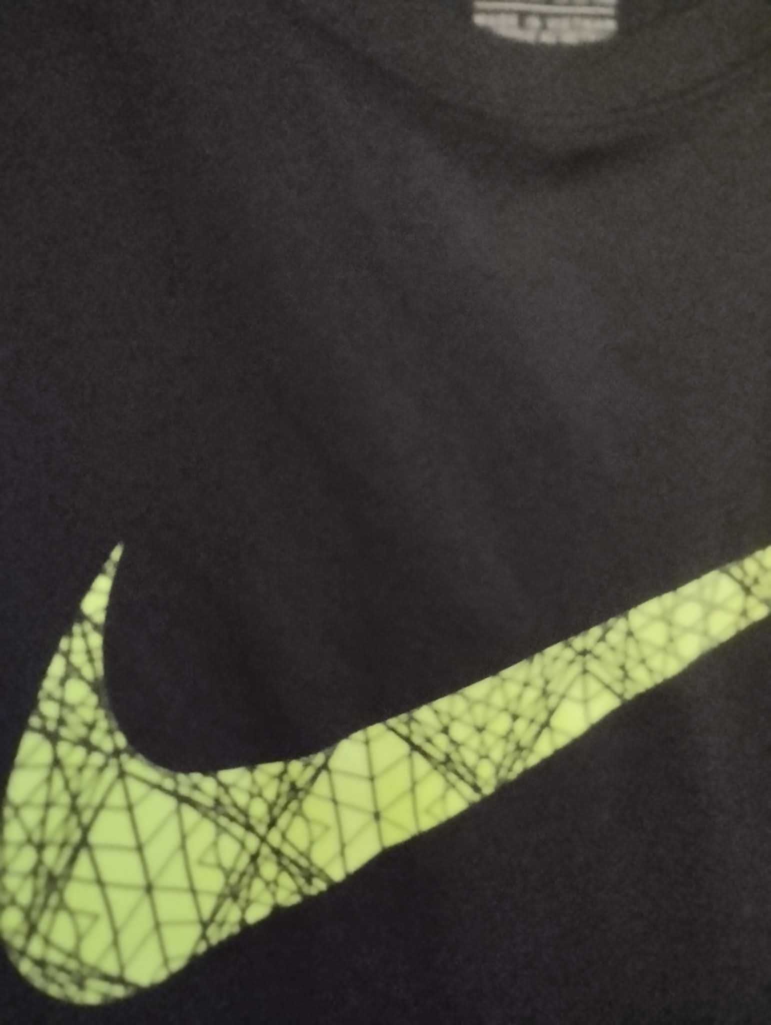 Nike тениска детски размер 147-158 , перфектно състояние като нова