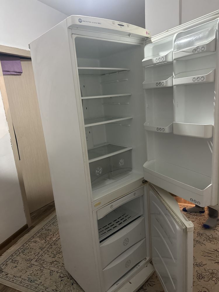 Холодильник мотор не работаеть