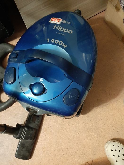 Продается большой пылесос LG,моющий