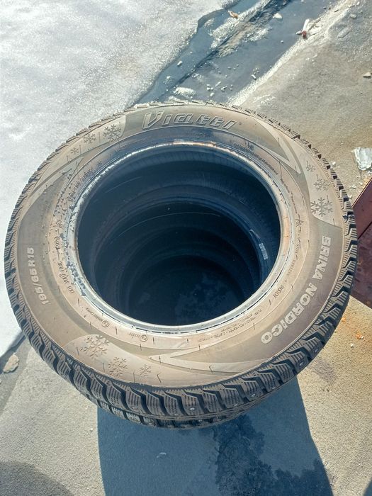 Продам шины  зимние р 15.