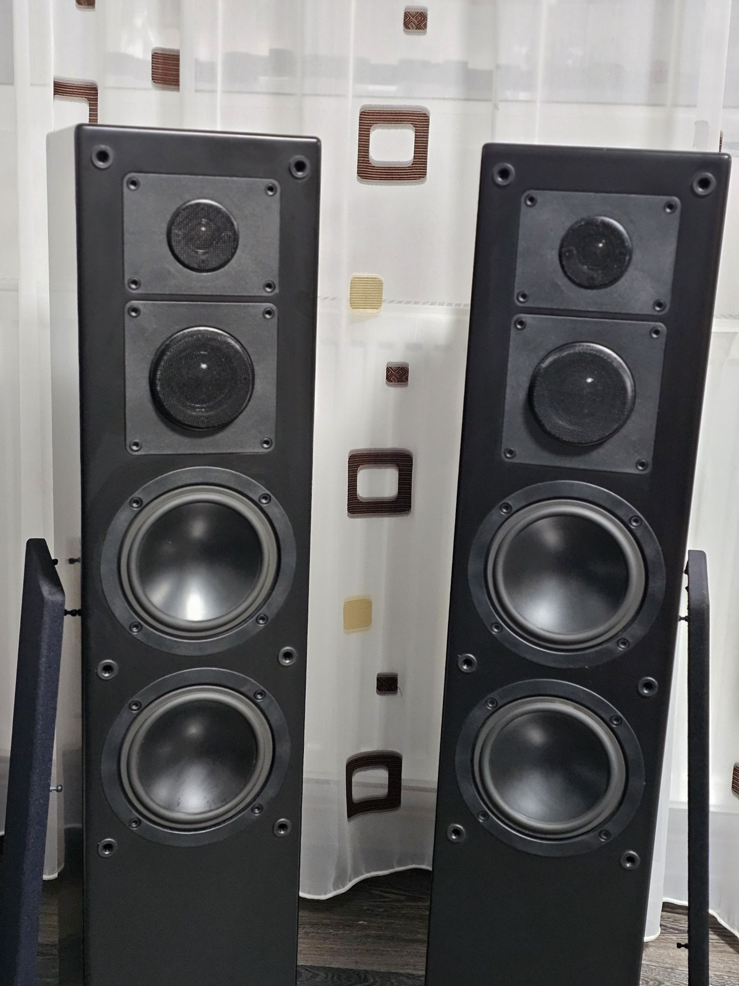 Boxe de podea Elac Elegant 311